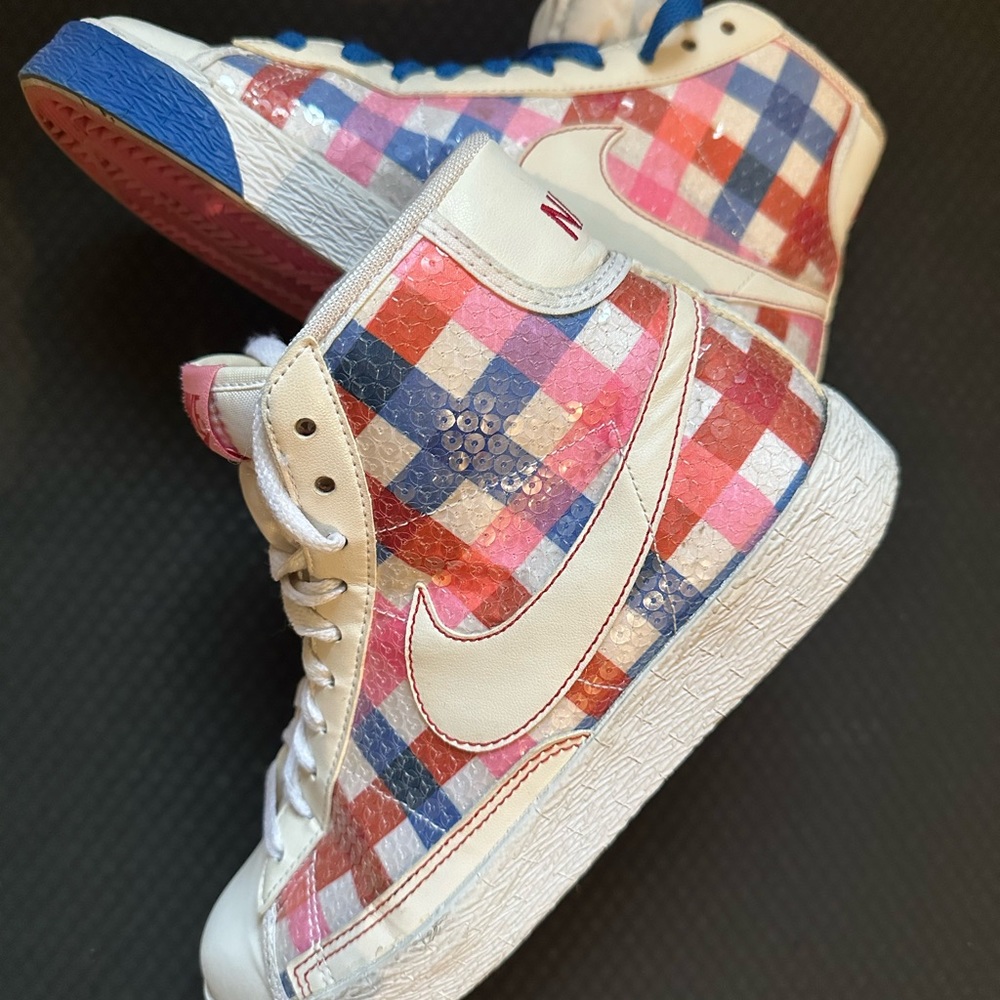 NIKE Blazer Women’s size 7, high-top plaid, red white blue pink sequins.